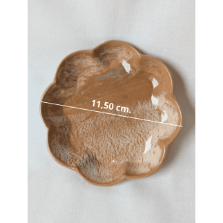 Flower clay plates used for serving desserts or fruits – natural table decor